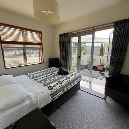 On Top Backpackers Dunedin Exterior photo