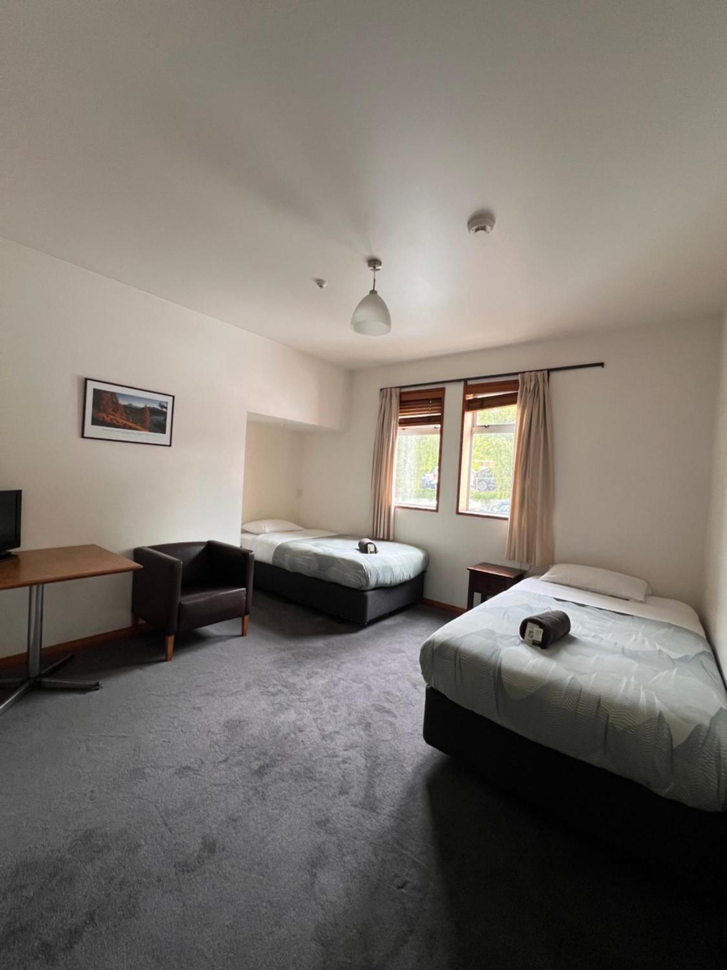 On Top Backpackers Dunedin Exterior photo