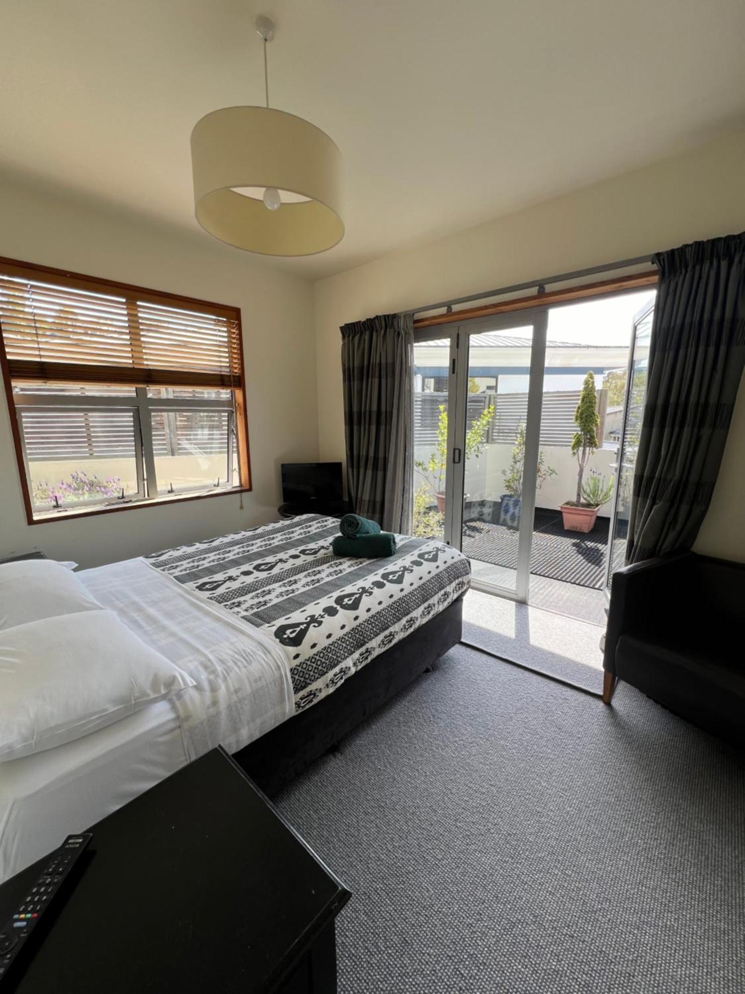 On Top Backpackers Dunedin Exterior photo