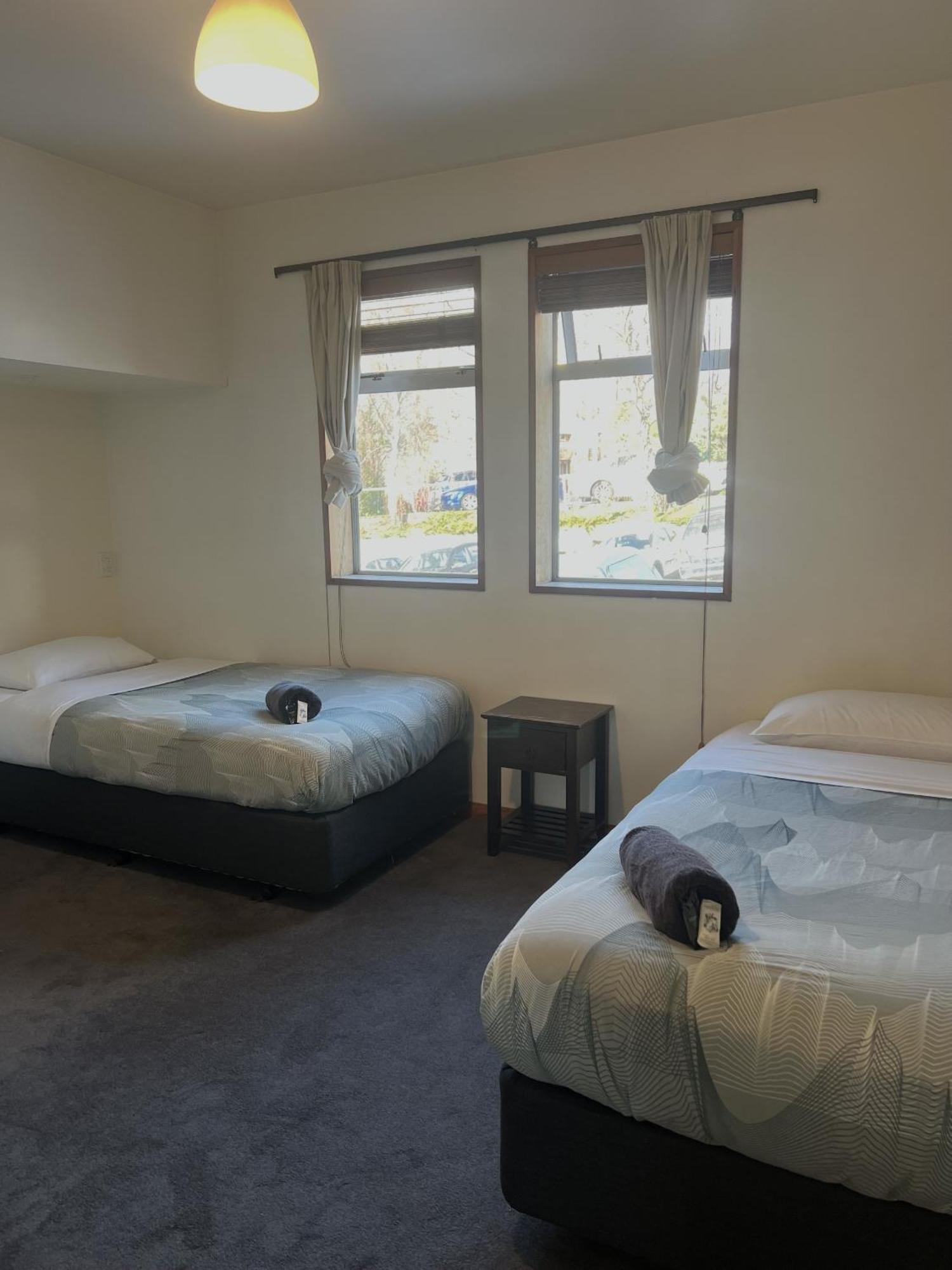 On Top Backpackers Dunedin Exterior photo
