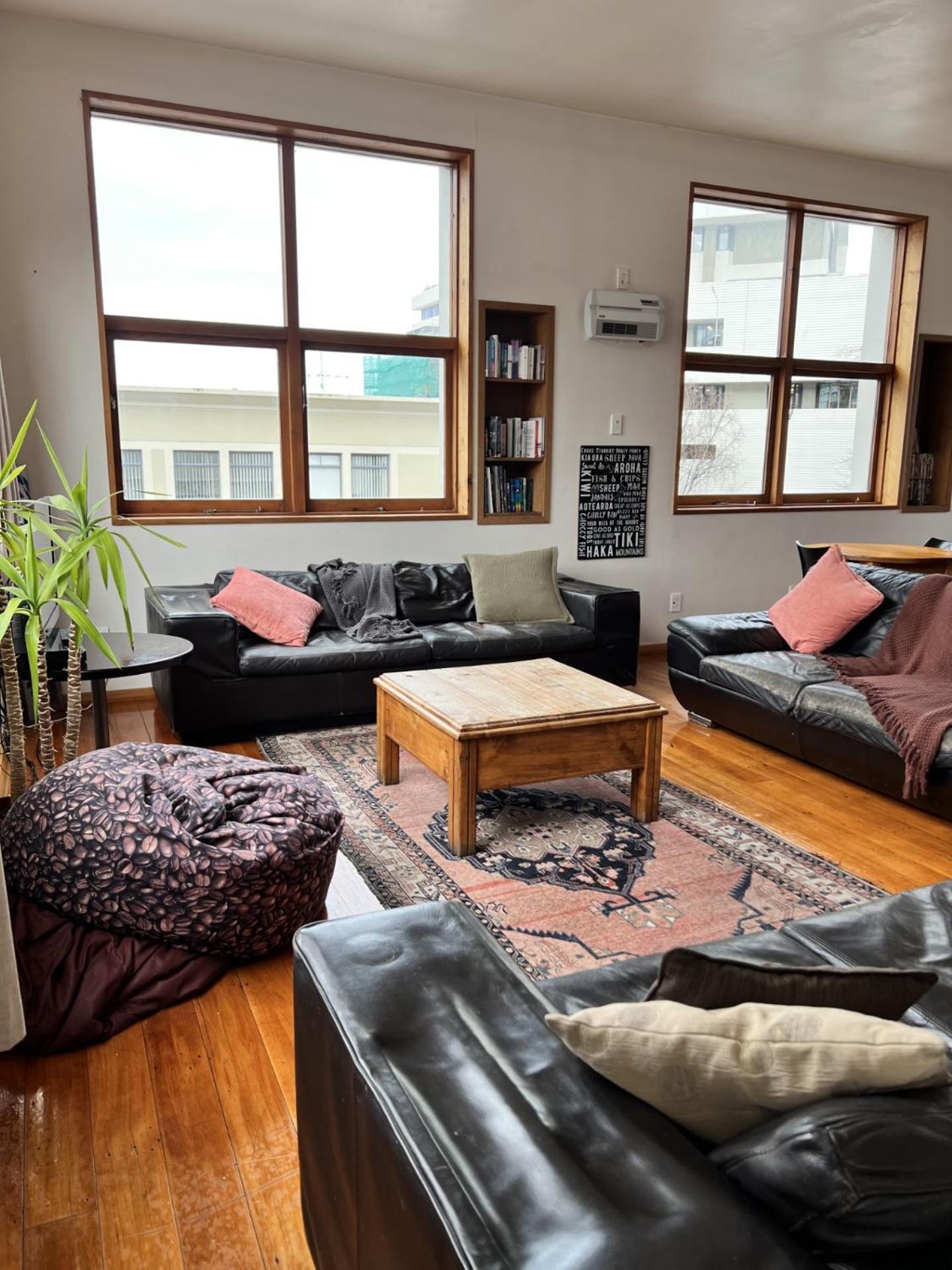 On Top Backpackers Dunedin Exterior photo