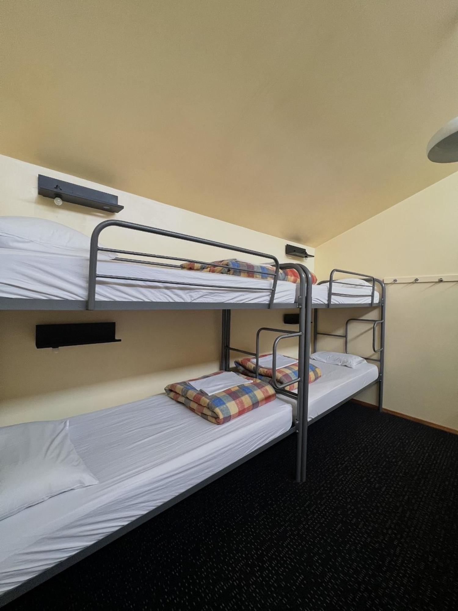 On Top Backpackers Dunedin Exterior photo