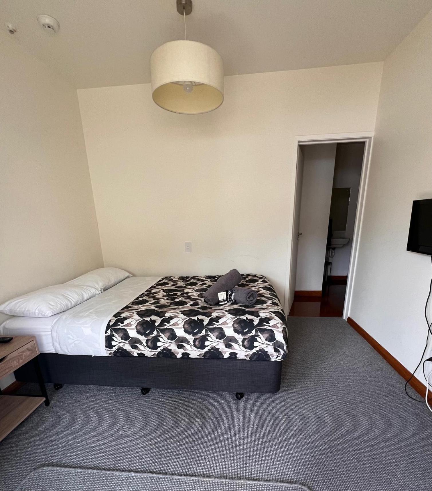 On Top Backpackers Dunedin Exterior photo