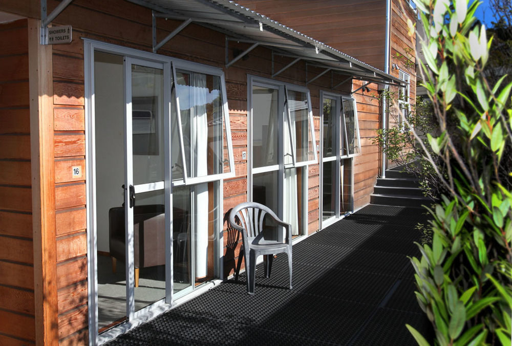 On Top Backpackers Dunedin Exterior photo