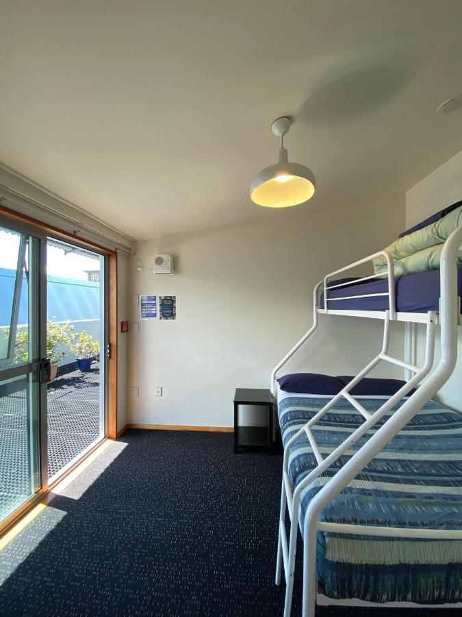 On Top Backpackers Dunedin Exterior photo